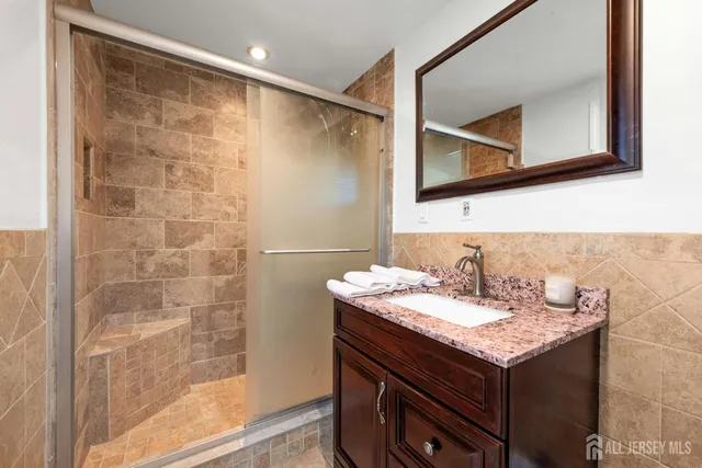 $599,999 | 52 Greenbrook Road, Middlesex, NJ 08846