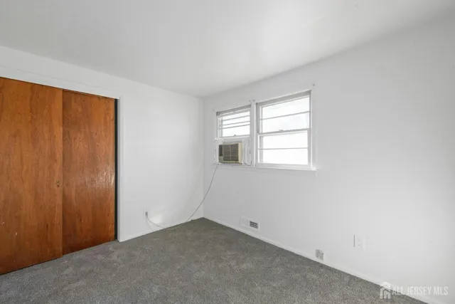 $599,999 | 52 Greenbrook Road, Middlesex, NJ 08846