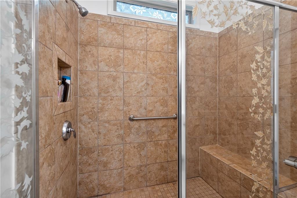 310 Pepperwood Way Canton, GA 30114 - Photo 26 of 54 a bathroom with a bathtub