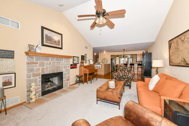 $424,900 | 300 King William Court South, Waukesha, WI 53186