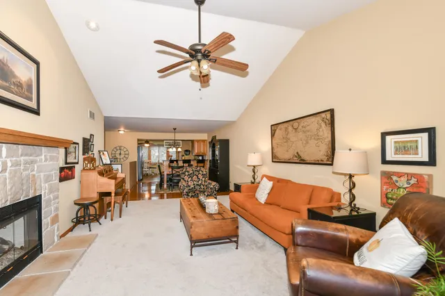 $424,900 | 300 King William Court South, Waukesha, WI 53186