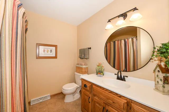 $424,900 | 300 King William Court South, Waukesha, WI 53186