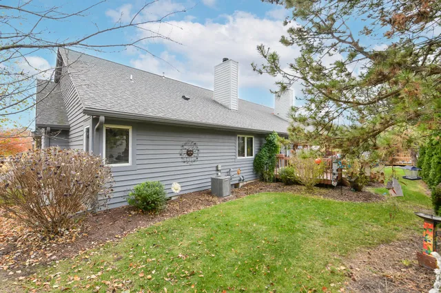 $424,900 | 300 King William Court South, Waukesha, WI 53186