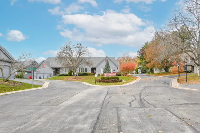 $424,900 | 300 King William Court South, Waukesha, WI 53186