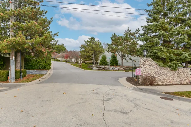 $424,900 | 300 King William Court South, Waukesha, WI 53186