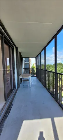 $2,500 | 2500 Northeast 135th Street, Unit C302, North Miami, FL 33181