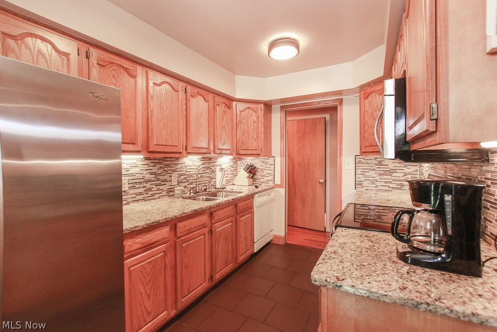 24200 Cedar Road Beachwood, OH 44122 - Photo 4 of 23 Kitchen