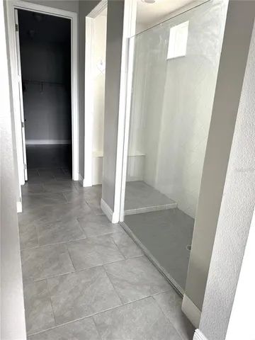 a view of entryway with window