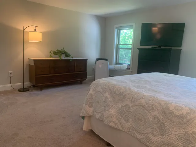 $2,600 | 508 Piscassic Street, Newmarket, NH 03857