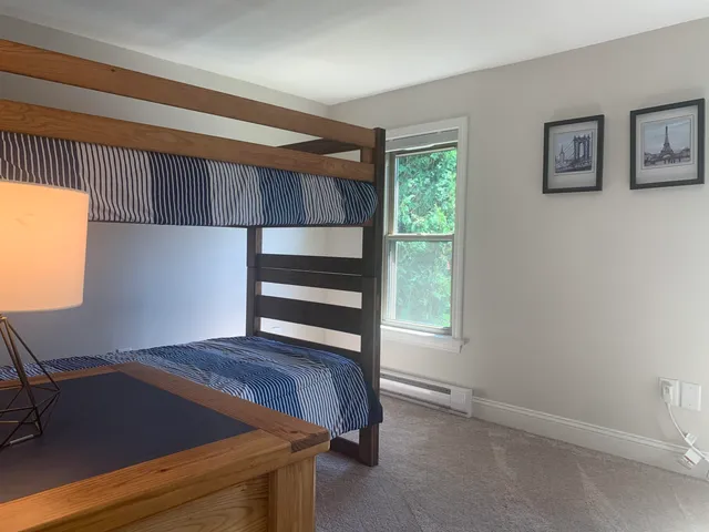 $2,600 | 508 Piscassic Street, Newmarket, NH 03857