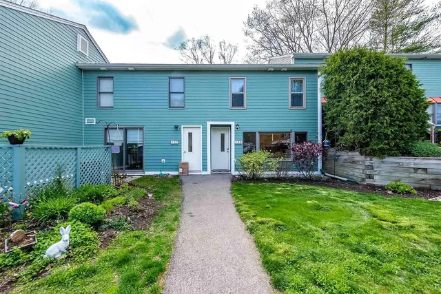 $2,600 | 508 Piscassic Street, Newmarket, NH 03857