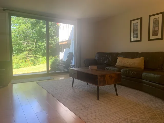 $2,600 | 508 Piscassic Street, Newmarket, NH 03857