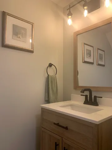 $2,600 | 508 Piscassic Street, Newmarket, NH 03857