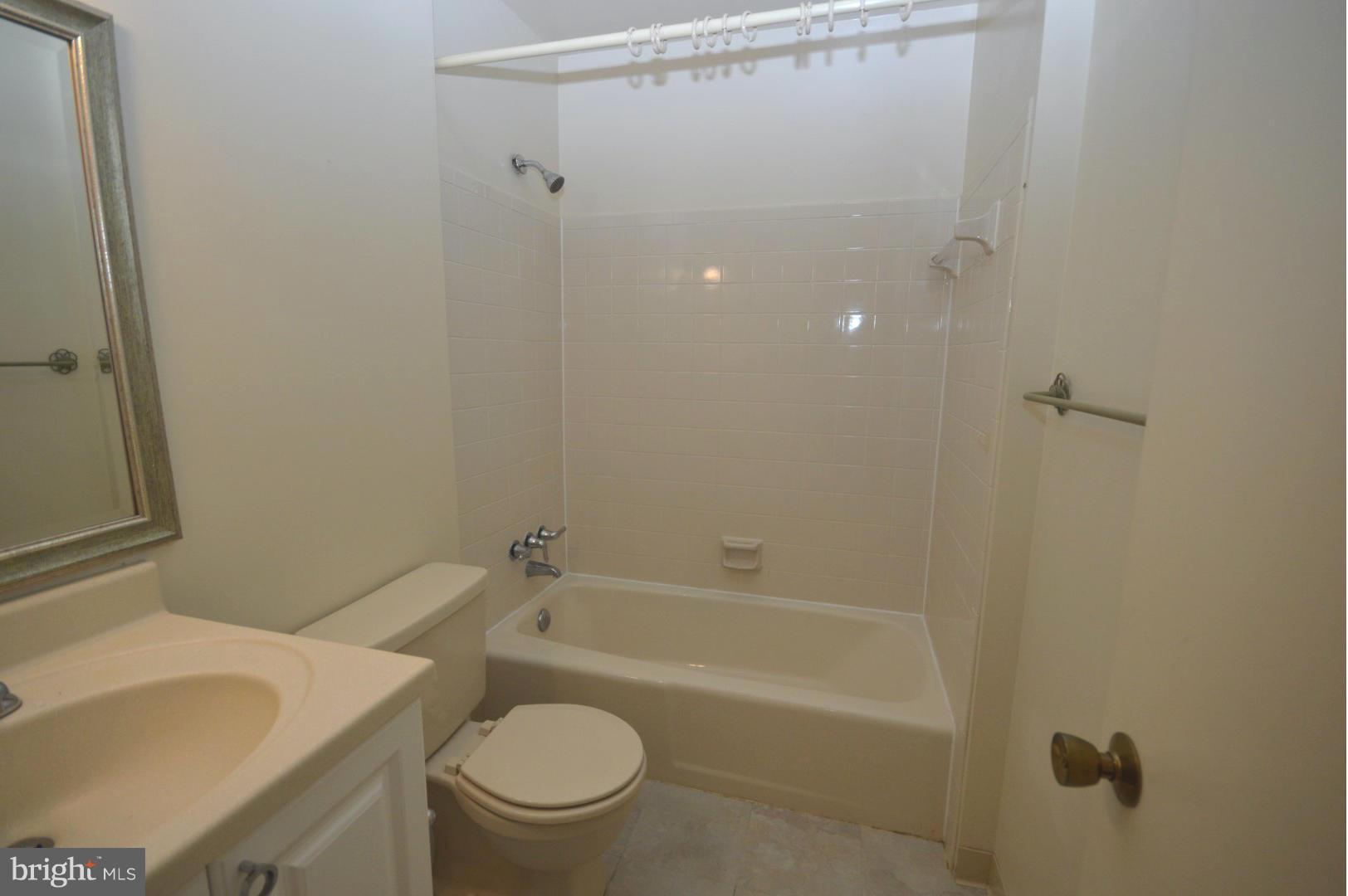 2867 Seminole Road Woodbridge, VA 22192 - Photo 16 of 22 Bath