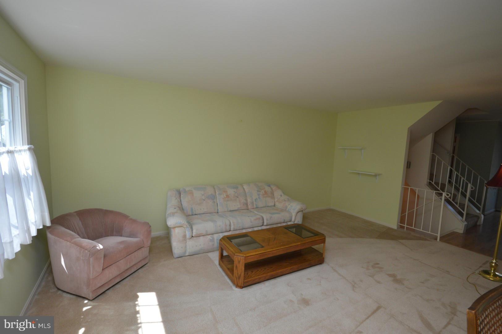 2867 Seminole Road Woodbridge, VA 22192 - Photo 8 of 22 Living Room