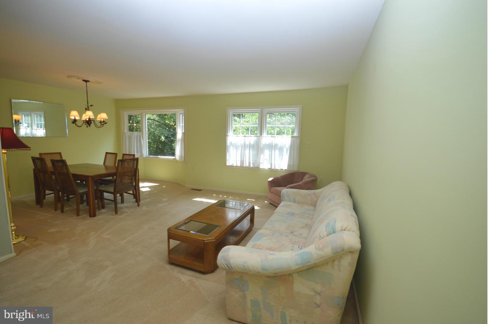 2867 Seminole Road Woodbridge, VA 22192 - Photo 9 of 22 Living Room