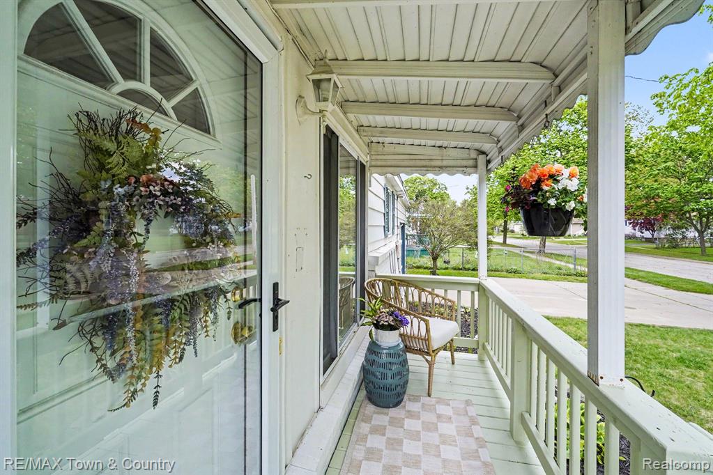 207 Labian Drive Flushing, MI 48433 - Photo 2 of 25
