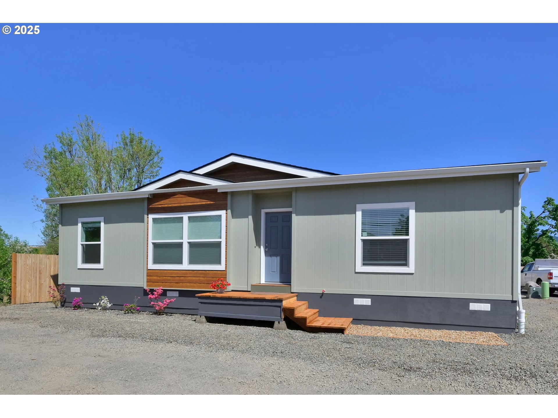 490 Moffit Lane Springfield, OR 97477 - Photo 1 of 25