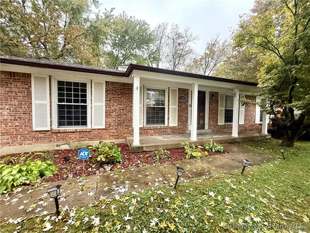 $239,900 | 1103 West Walford Drive, Jeffersonville, IN 47130