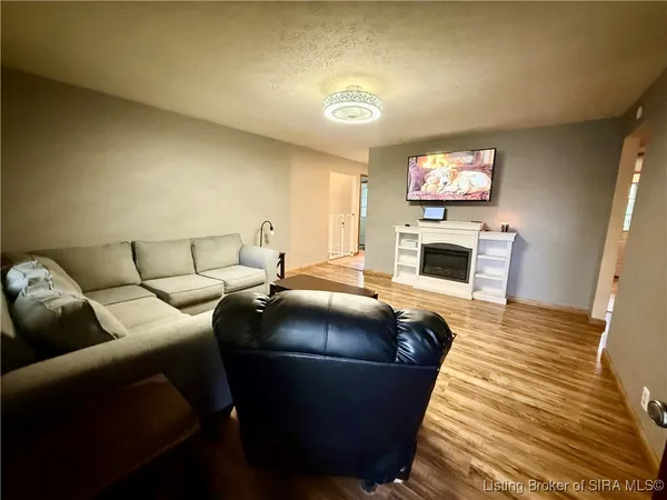 $224,900 | 1103 West Walford Drive, Jeffersonville, IN 47130