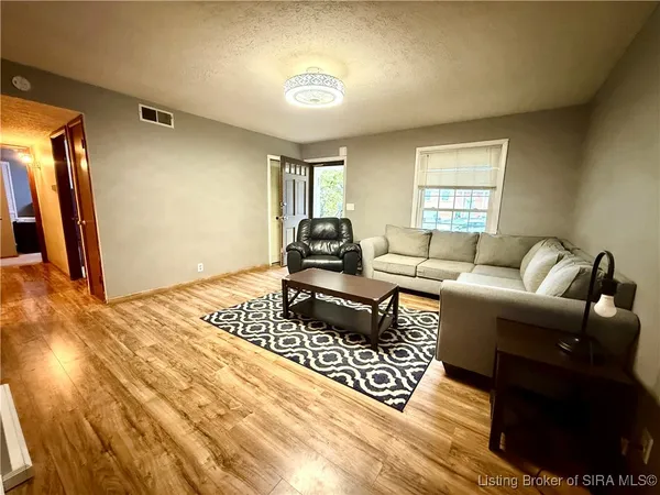 $224,900 | 1103 West Walford Drive, Jeffersonville, IN 47130
