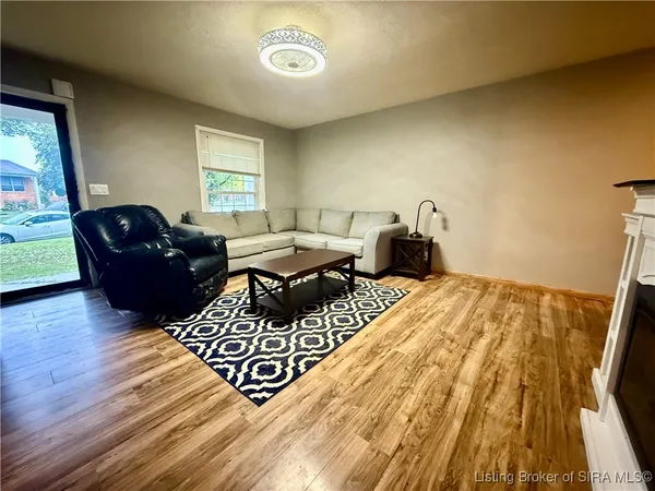 $224,900 | 1103 West Walford Drive, Jeffersonville, IN 47130
