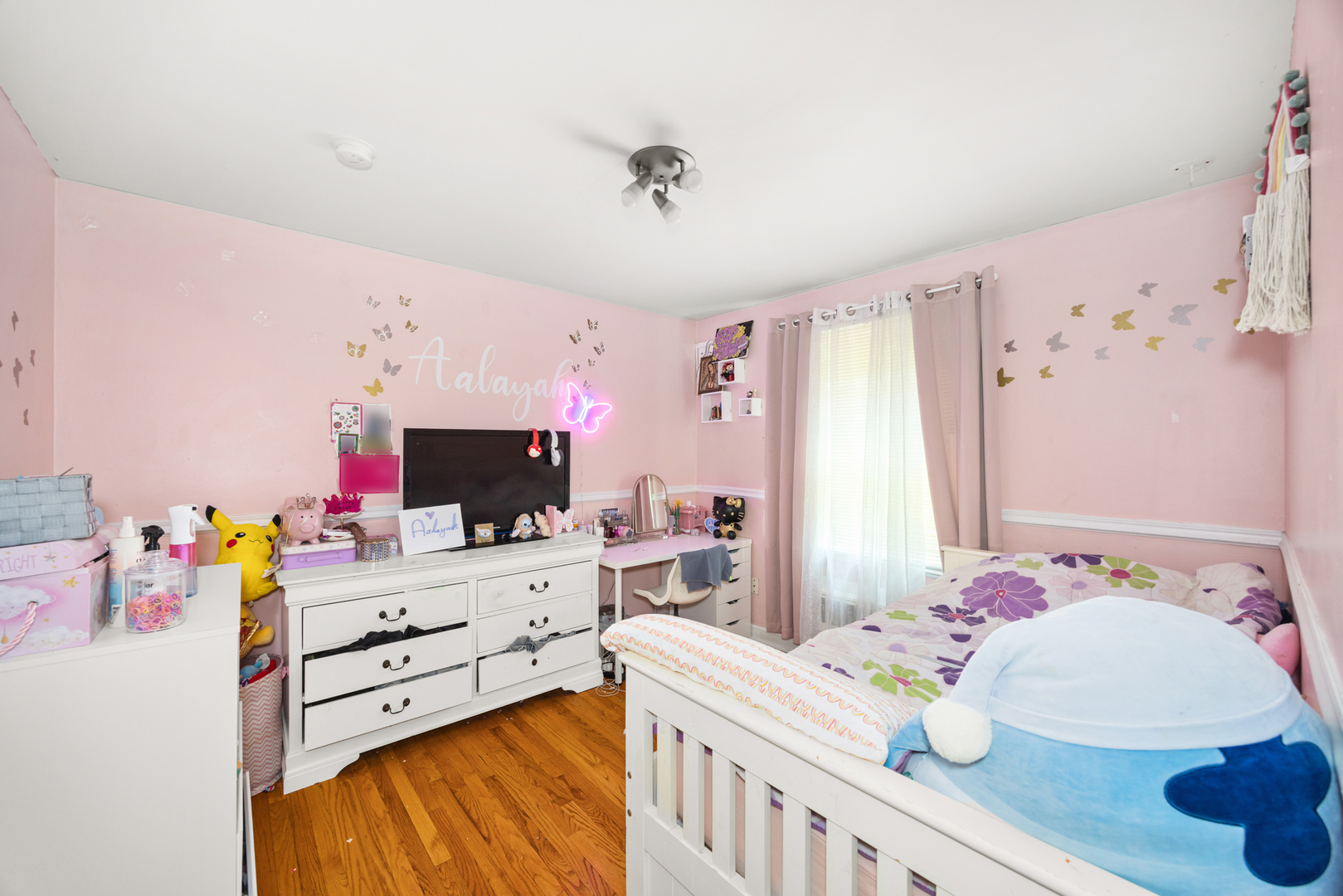 1406 Brummel Street Evanston, IL 60202 - Photo 14 of 20 a bedroom with a bed and a desk