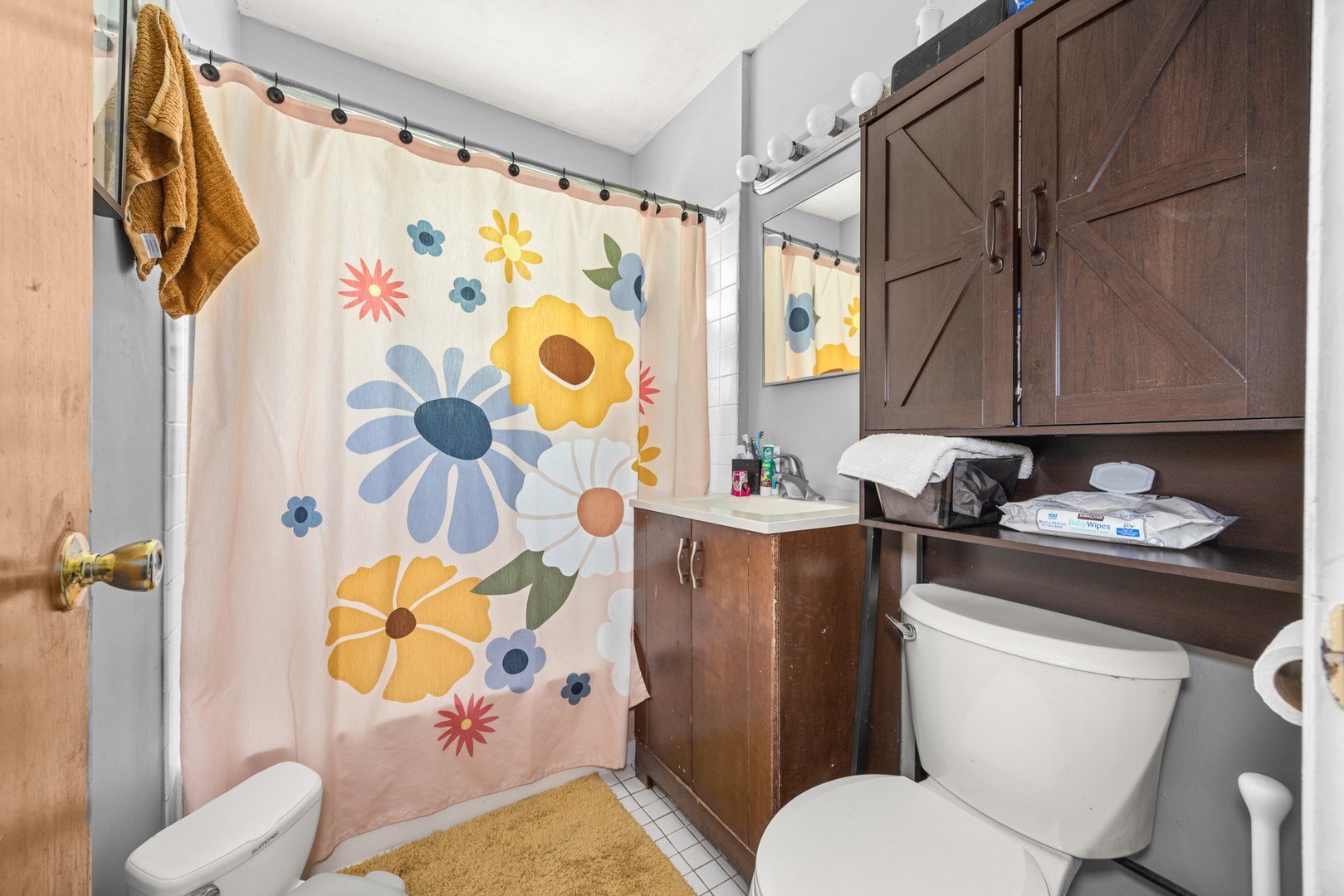 1406 Brummel Street Evanston, IL 60202 - Photo 15 of 20 a bathroom with a toilet sink and shower curtain