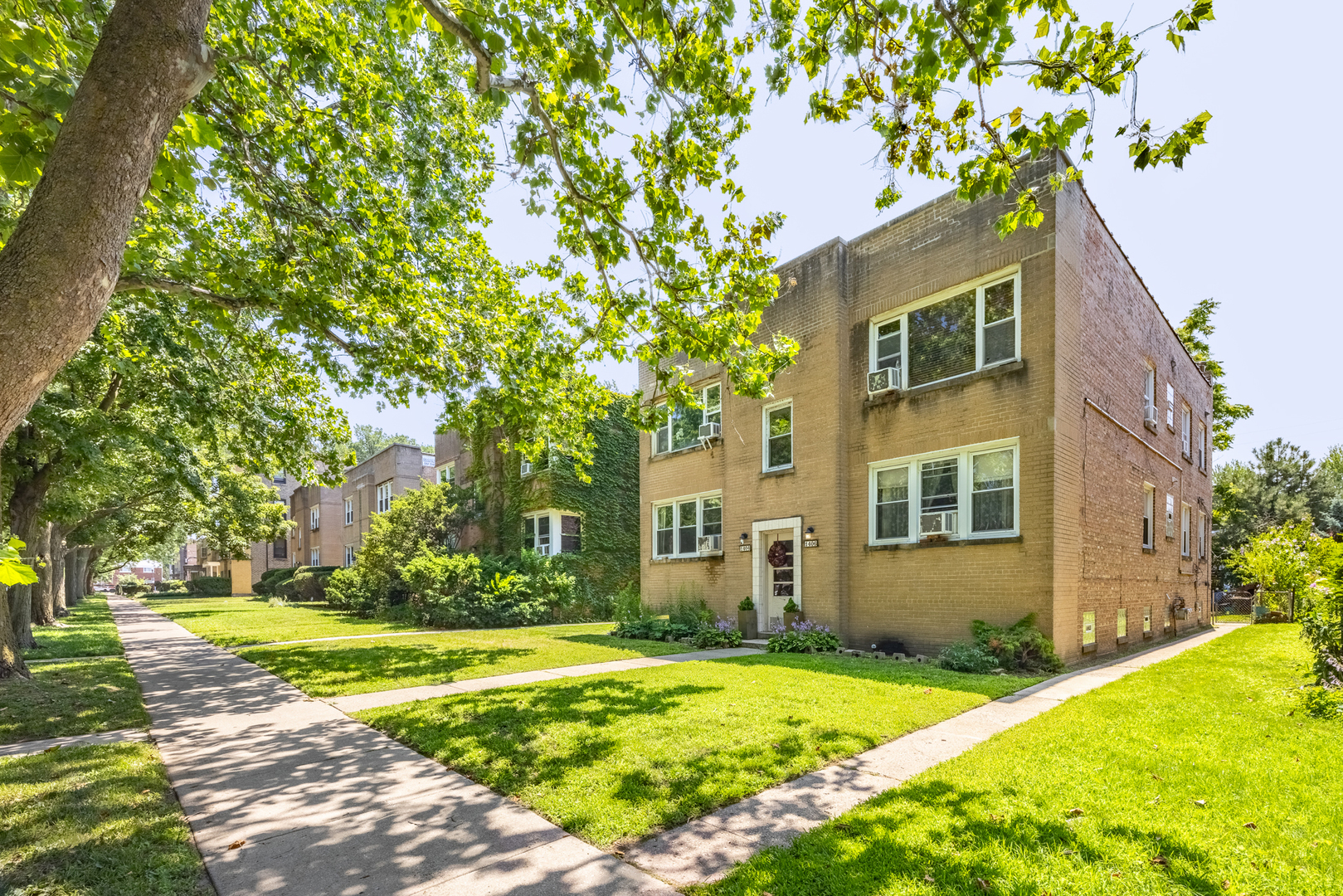 1406 Brummel Street Evanston, IL 60202 - Photo 20 of 20 a house view with a garden space