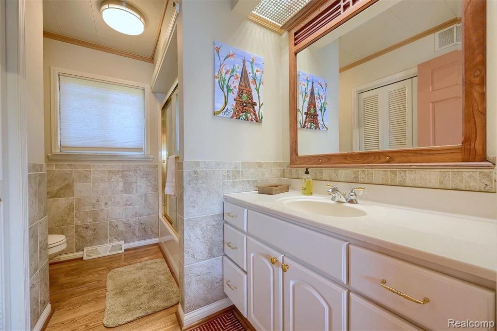 552 Deerpointe Leonard, MI 48367 - Photo 32 of 54 Gallery Image 32