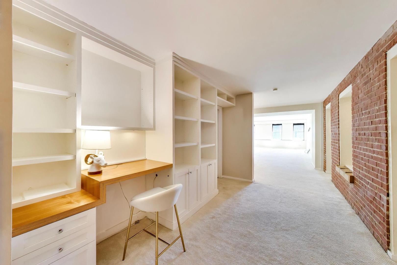 40 East 9th Street, Unit 1601 Chicago, IL 60605 - Photo 18 of 50