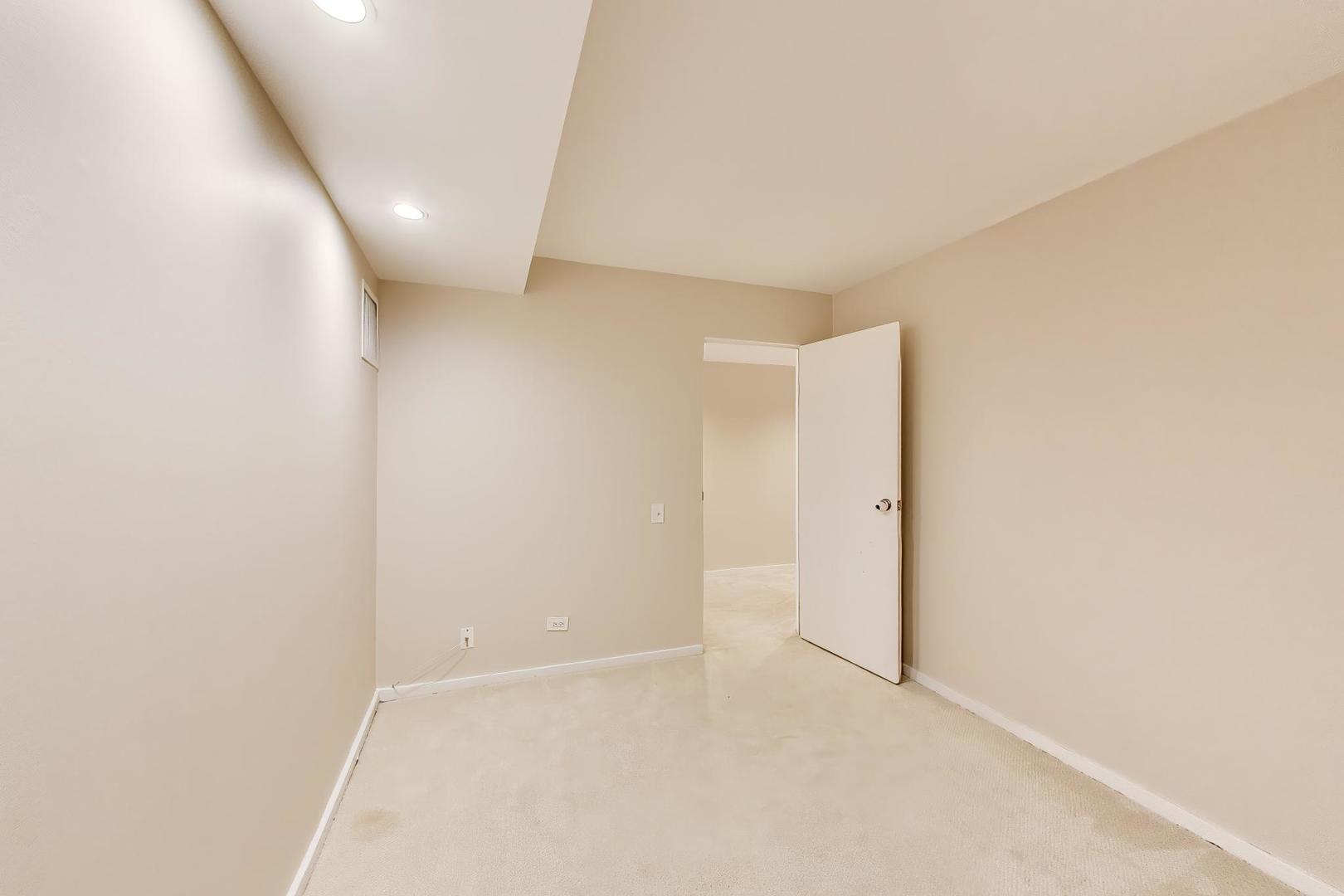 40 East 9th Street, Unit 1601 Chicago, IL 60605 - Photo 30 of 50