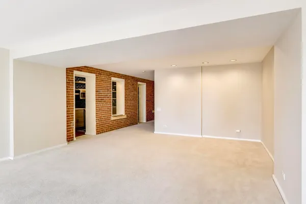$325,000 | 40 East 9th Street, Unit 1601, Chicago, IL 60605
