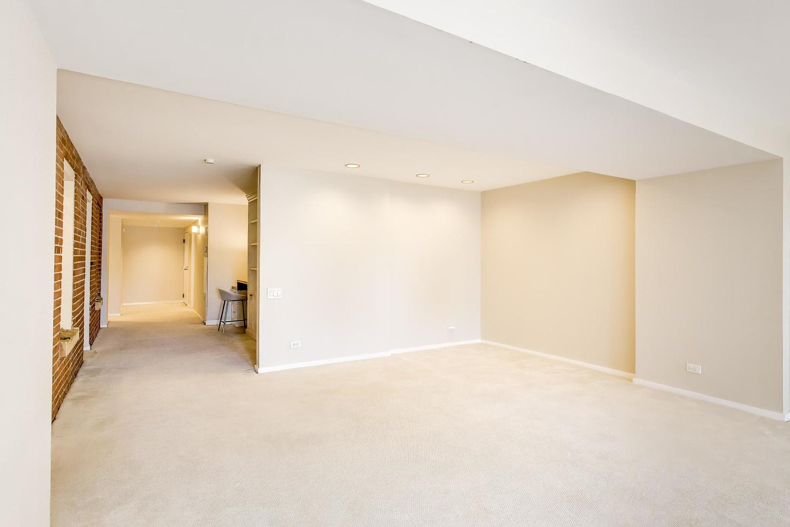 40 East 9th Street, Unit 1601 Chicago, IL 60605 - Photo 10 of 50