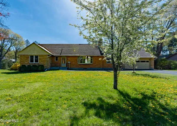 $575,000 | 1258 Hawthorn Road, Niskayuna, NY 12309