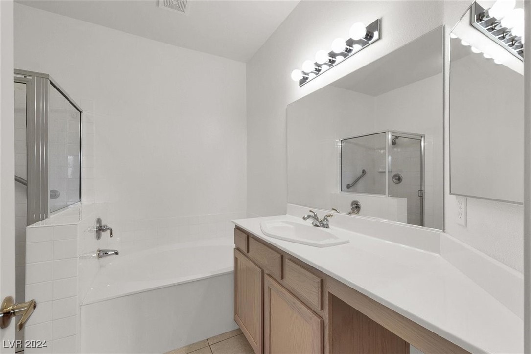8720 Red Rio Drive, Unit 204 Las Vegas, NV 89128 - Photo 27 of 53 Tub and Shower