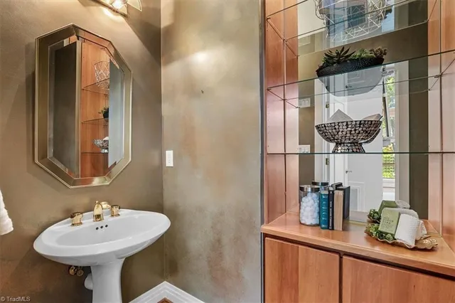 $1,250,000 | 7112 Horseman Court, Summerfield, NC 27358