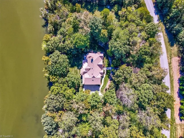 $1,250,000 | 7112 Horseman Court, Summerfield, NC 27358