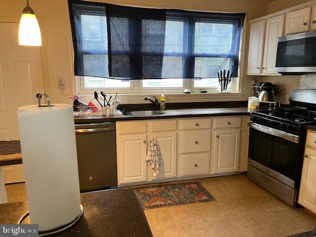 2434 Fitzgerald Street Philadelphia, PA 19145 - Photo 3 of 11