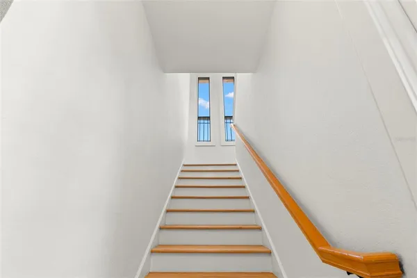 $574,999 | 210 22nd Avenue Northeast, Unit 15, St. Petersburg, FL 33704