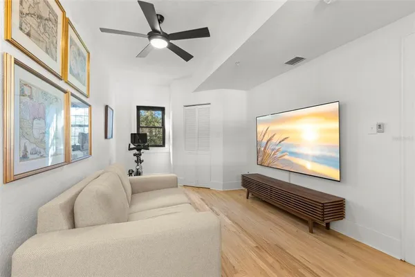 $574,999 | 210 22nd Avenue Northeast, Unit 15, St. Petersburg, FL 33704