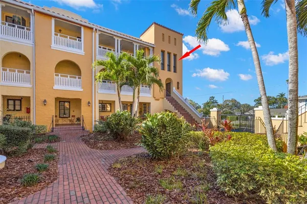 $574,999 | 210 22nd Avenue Northeast, Unit 15, St. Petersburg, FL 33704