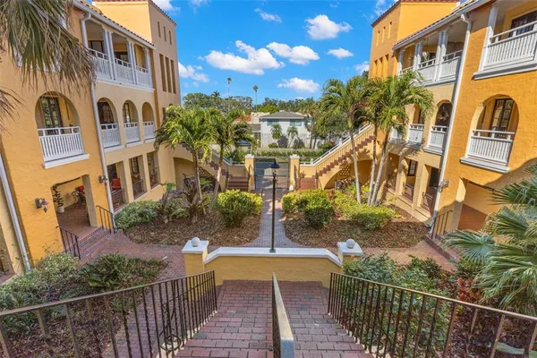 $574,999 | 210 22nd Avenue Northeast, Unit 15, St. Petersburg, FL 33704