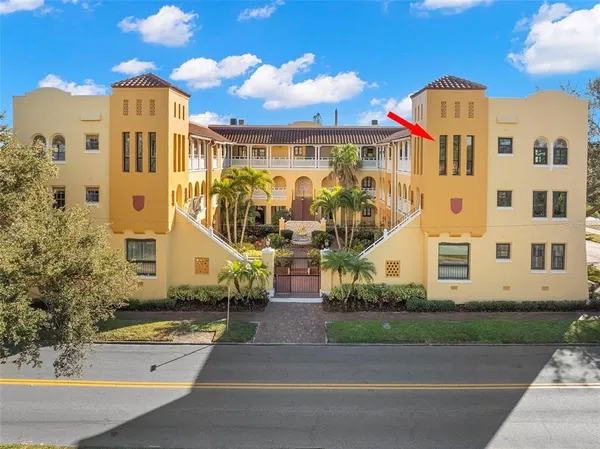 $574,999 | 210 22nd Avenue Northeast, Unit 15, St. Petersburg, FL 33704