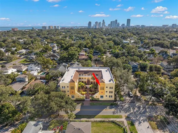$574,999 | 210 22nd Avenue Northeast, Unit 15, St. Petersburg, FL 33704