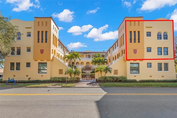 $574,999 | 210 22nd Avenue Northeast, Unit 15, St. Petersburg, FL 33704