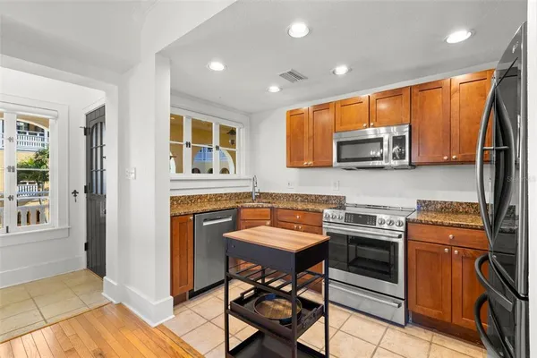 $574,999 | 210 22nd Avenue Northeast, Unit 15, St. Petersburg, FL 33704