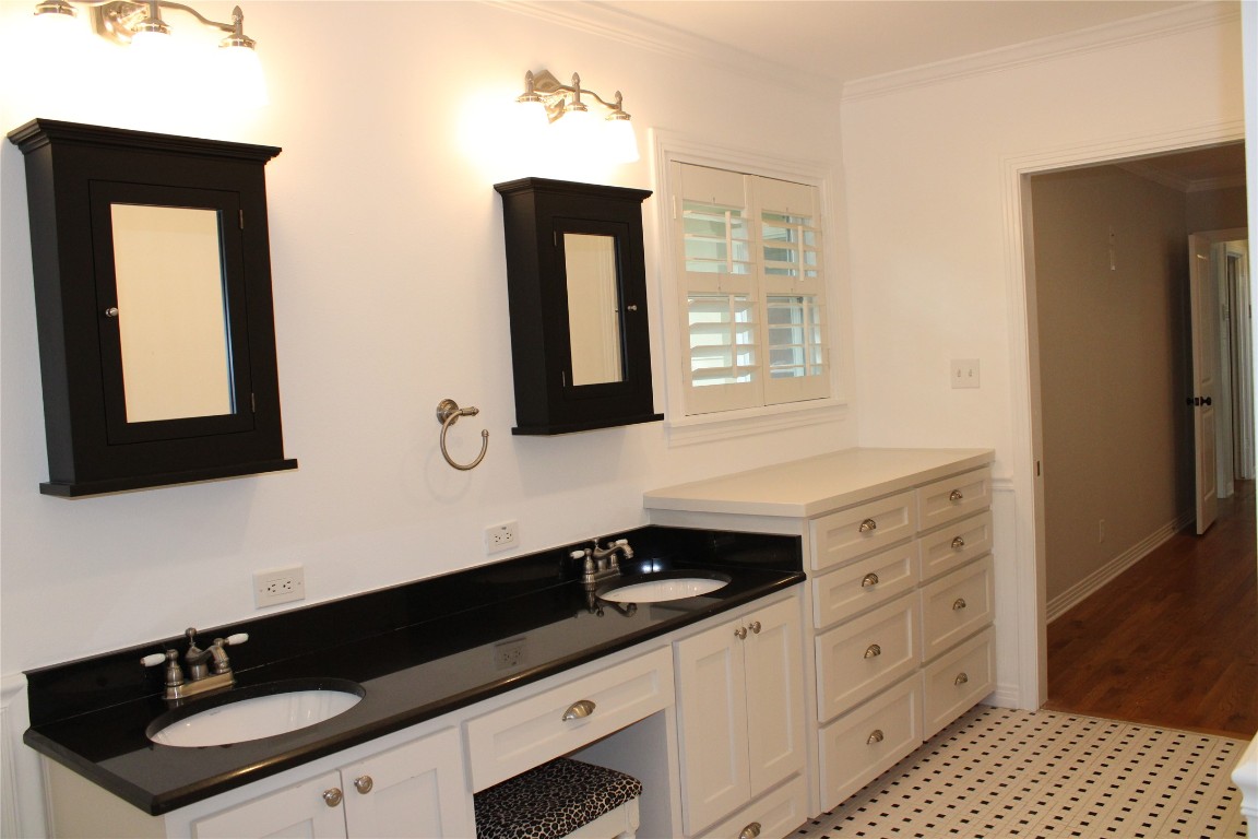 1515 Morrow Street Austin, TX 78757 - Photo 15 of 28 Plenty of space to move around