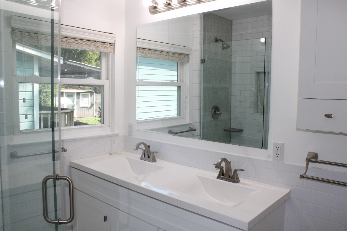 1515 Morrow Street Austin, TX 78757 - Photo 19 of 28 Bathroom 2 located in the hallway