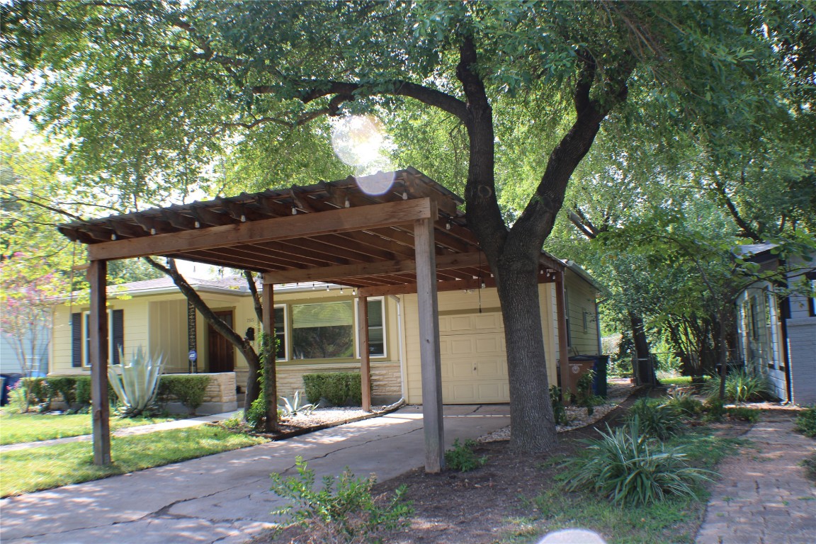 1515 Morrow Street Austin, TX 78757 - Photo 2 of 28 There is always something fun going on in this community, with multiple nearby churches, and numerous dining options.